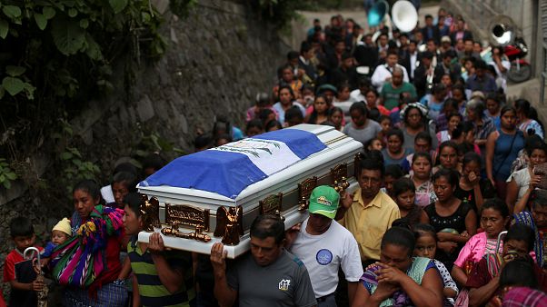 il funerale di Eric Rivas, 20 anni, tra le vittime dell'eruzione il funerale di Eric Rivas, 20 anni, tra le vittime dell'eruzione