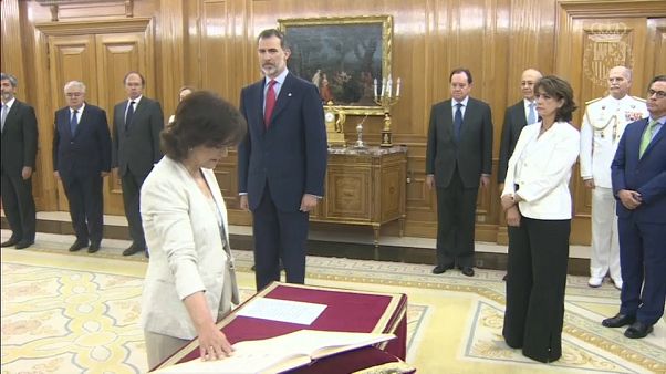 El Ejecutivo de Sánchez promete sus cargos ante el rey El Ejecutivo de Sánchez promete sus cargos ante el rey