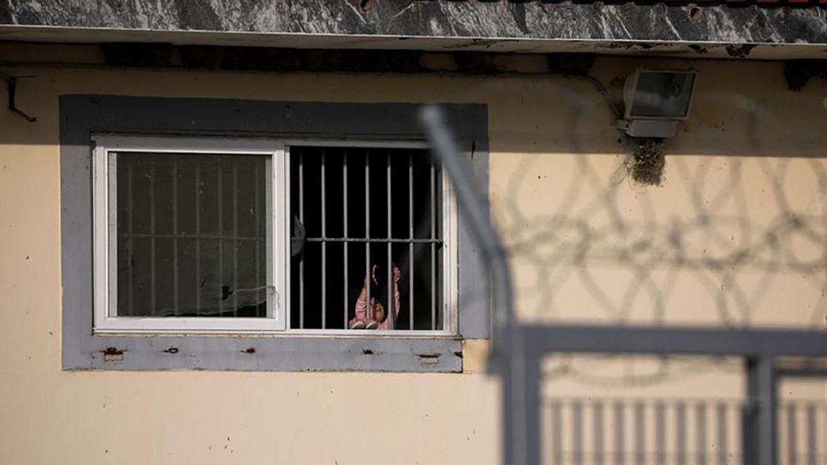 Παρατηρητήριο Ανθρωπίνων Δικαιωμάτων: Στις φυλακές της Ελλάδας κρατούν γυναίκες και κορίτσια στα ίδια κελιά με άγνωστους άνδρες