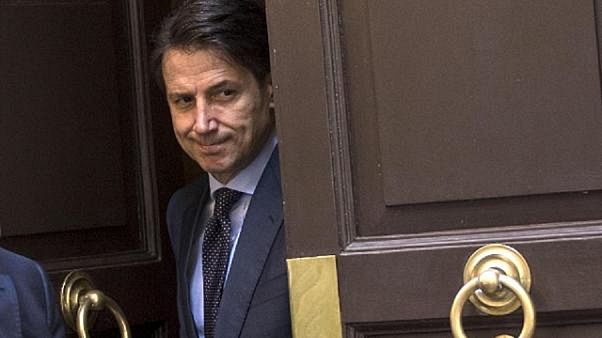 Giuseppe Conte già tra le statuette di San Gregorio Armeno Giuseppe Conte già tra le statuette di San Gregorio Armeno