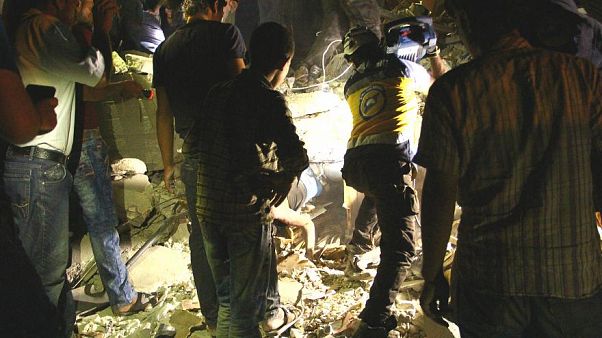 İdlib'de hava saldırısı: En az 38 ölü İdlib'de hava saldırısı: En az 38 ölü