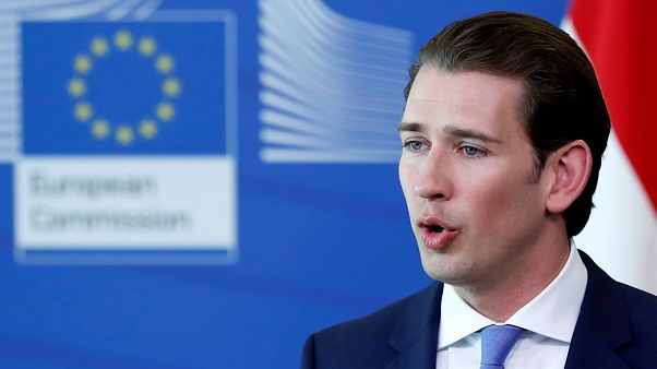 Österreichs Regierung schließt sieben Moscheen und will Dutzende Imame ausweisen Österreichs Regierung schließt sieben Moscheen und will Dutzende Imame ausweisen