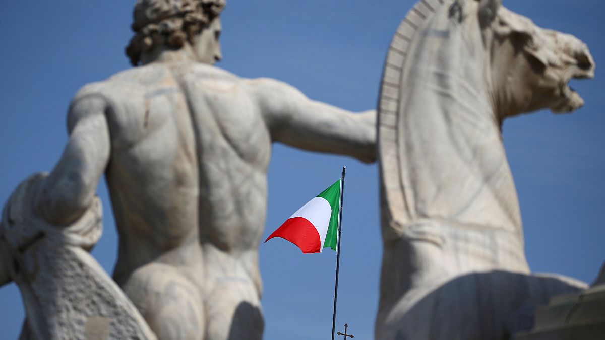 Jean-Claude Juncker: "Italia merece respeto y confianza"