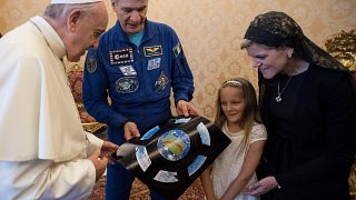 Форма астронавта для папы римского