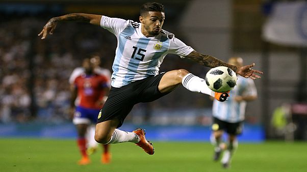 الإصابة تغيب لاعب الأرجنتين لانتسيني عن كأس العالم الإصابة تغيب لاعب الأرجنتين لانتسيني عن كأس العالم
