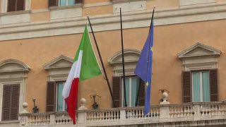 Juncker: "Il posto dell'Italia è nel cuore dell'Ue"