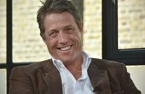 Ο Χιου Γκραντ και ένα... "Very English Scandal"