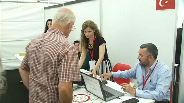 Turchia verso le elezioni - Il voto dei turchi in Germania Turchia verso le elezioni - Il voto dei turchi in Germania