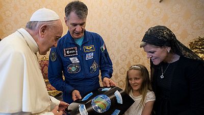 Űrhajósok jártak Ferenc pápánál