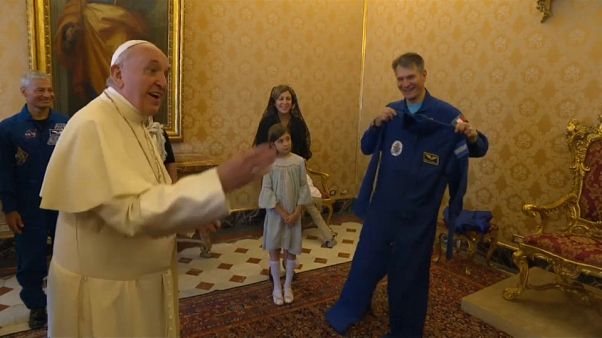Un traje de astronauta para el Papa Francisco Un traje de astronauta para el Papa Francisco