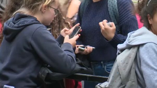 Η Γαλλία απαγορεύει δια νόμου τα κινητά στα σχολεία Η Γαλλία απαγορεύει δια νόμου τα κινητά στα σχολεία