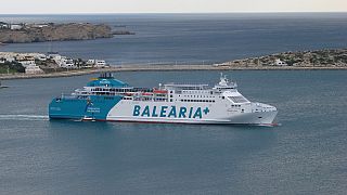 Evacuan a 181 pasajeros de un ferry varado en el puerto de Sant Antoni en Ibiza
