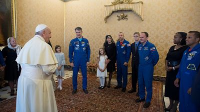 Le pape reçoit des astronautes au Vatican