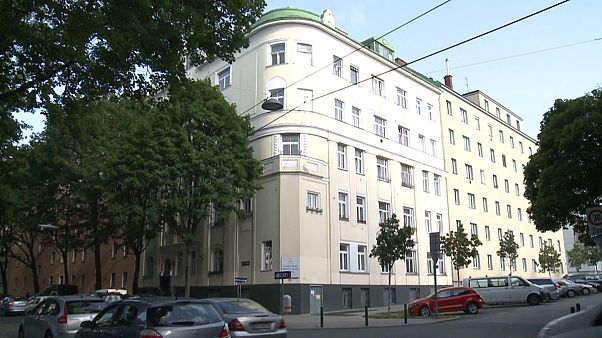 Austria closes seven mosques & expels 40 imams Austria closes seven mosques & expels 40 imams