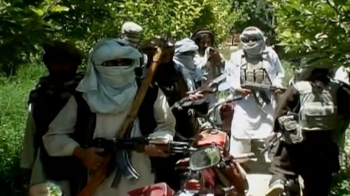 Los talibanes anuncian tres días de alto el fuego en Afganistán