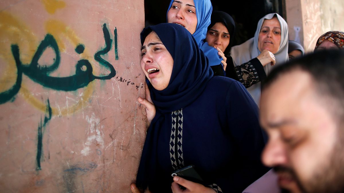 فلسطينيون يشيعون ضحايا احتجاجات الجمعة في غزة