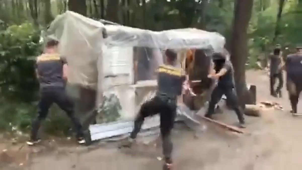 Ukrayna'da aşırı sağcı grup Roman kampına saldırdı