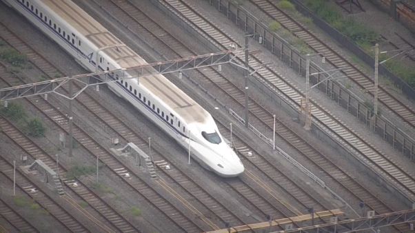 Giappone, su un treno un uomo armato di coltello uccide una persona e ne ferisce due Giappone, su un treno un uomo armato di coltello uccide una persona e ne ferisce due