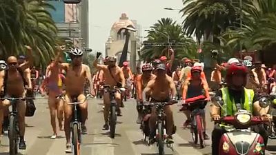 Meztelen biciklis felvonulás Mexikóban