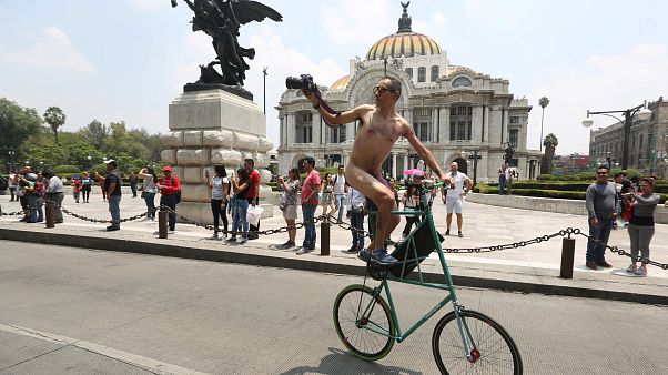 ¡Desnudos ante el tráfico! ¿Ahora sí me ves? ¡Desnudos ante el tráfico! ¿Ahora sí me ves?