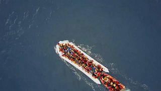 Mais de 600 migrantes à espera de decisão de Itália ou Malta para desembarcar