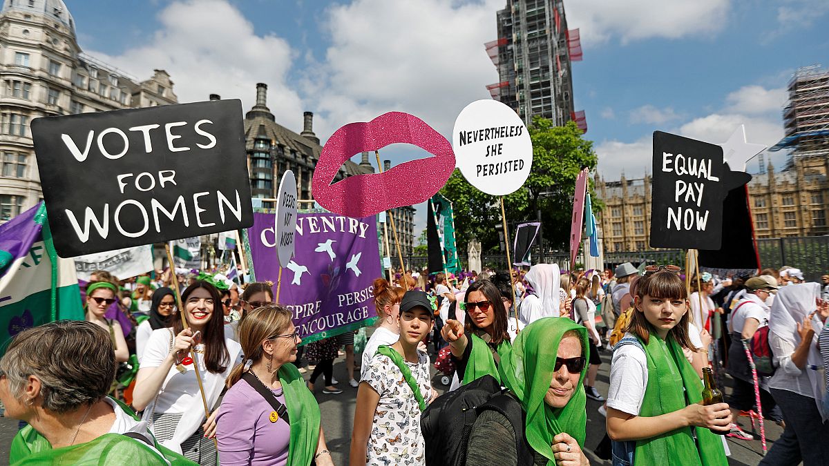 İngiltere’de kadınlar ‘Sufrejet’in 100’üncü yıldönümü için yürüdü