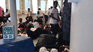 إيطاليا تدعو إلى غلق موانئها أمام سفن تقلّ مهاجرين غير شرعيين