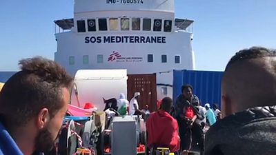 ویدئوی اختصاصی یورونیوز از درون کشتی سرگردان حامل مهاجران در دریای مدیترانه