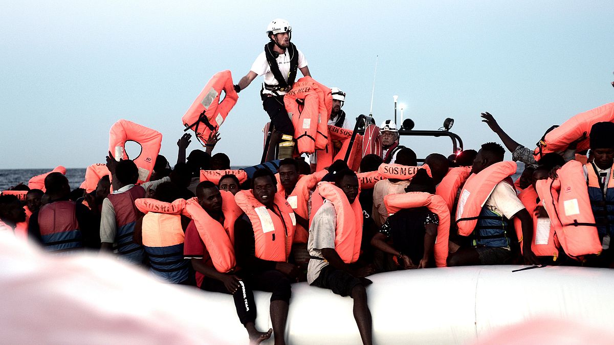 España permitirá que el barco Aquarius con 629 inmigrantes atraque en Valencia