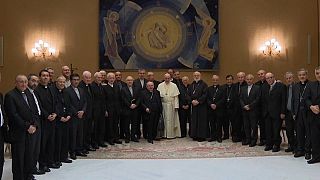 Scandalo abusi Chiesa cilena: Papa Bergoglio accetta le dimissioni di tre vescovi