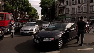 Los conductores serbios bloquean calles y autopistas
