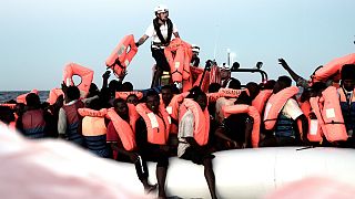 Parte dos 629 migrantes recolhidos pelo barco de socorro "Aquarius" 