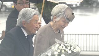 Tsunami in Fukushima: Kaiser Akihito gedenkt der Opfer