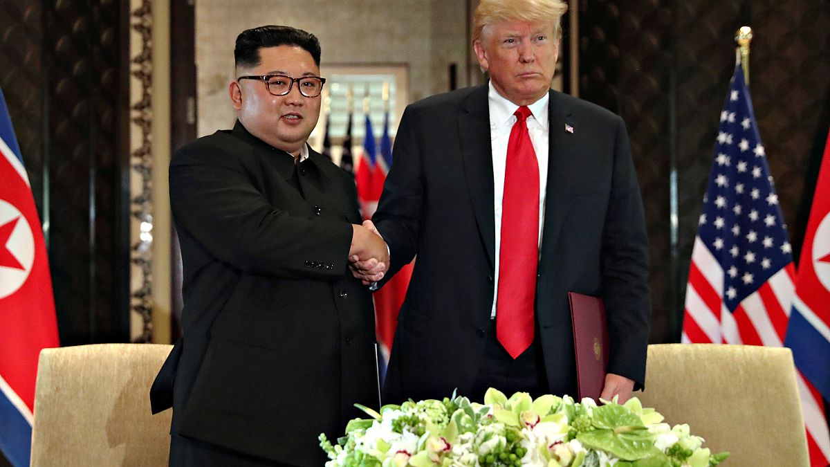 Trump-Kim, stretta di mano storica a Singapore: "Via a denuclearizzazione"