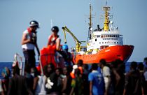 Aquarius escoltado a caminho de Espanha