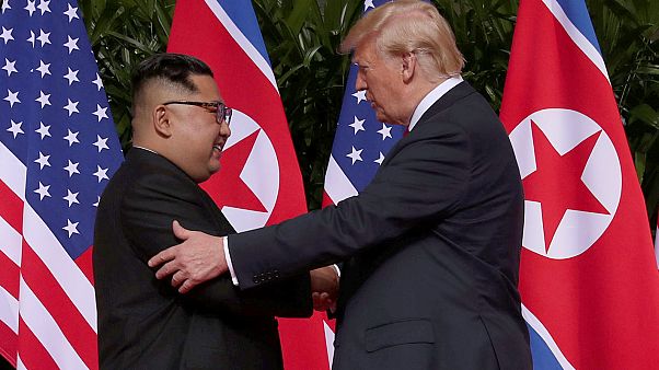 Онлайн-трансляция: первая встреча Дональда Трампа и Ким Чен Ына Онлайн-трансляция: первая встреча Дональда Трампа и Ким Чен Ына