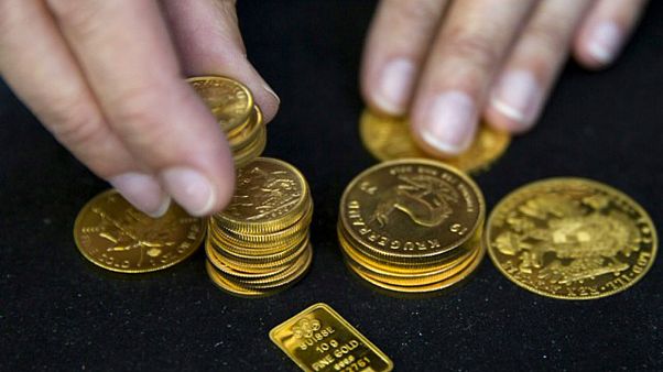 الذهب يتراجع والدولار يستعيد قوته بعد قمة ترامب وكيم الذهب يتراجع والدولار يستعيد قوته بعد قمة ترامب وكيم