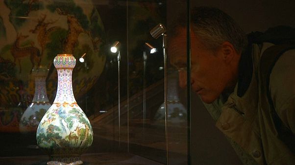 Francia: vaso cinese trovato in soffitta venduto per 16,2 milioni Francia: vaso cinese trovato in soffitta venduto per 16,2 milioni