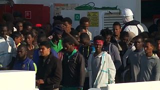 Llega a Catania un barco con 932 inmigrantes