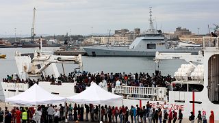 Egy másik, csaknem ezer menekültet szállító hajót beengedtek az olaszok