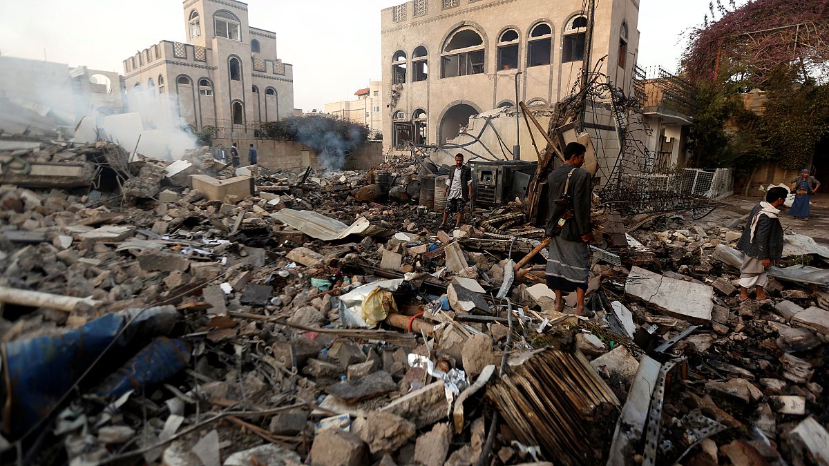Lebombázott épületek Jemenben, 2018. június 6-án