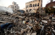 Lebombázott épületek Jemenben, 2018. június 6-án