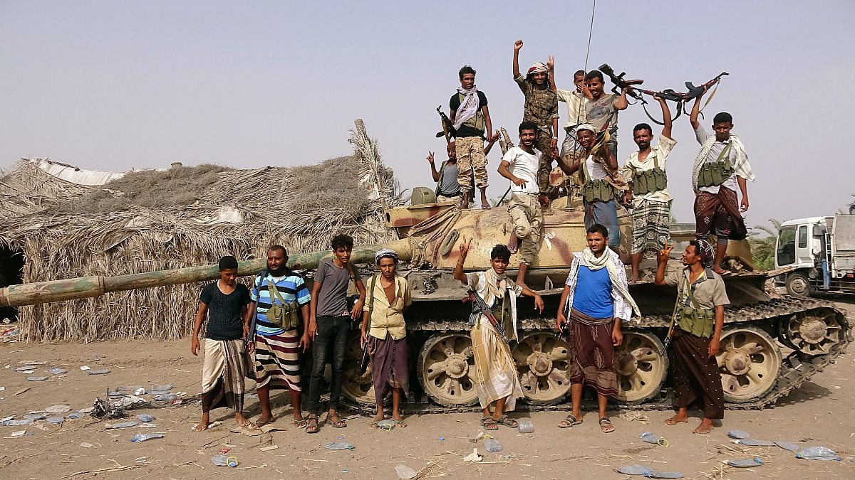 Archivbild: Regierungstreue Stammeskämpfer in der Nähe von Hudaida