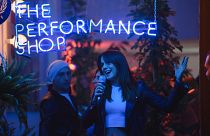 Ένα πρωτότυπο κατάστημα παραστάσεων α λα καρτ στο κέντρο της Αθήνας