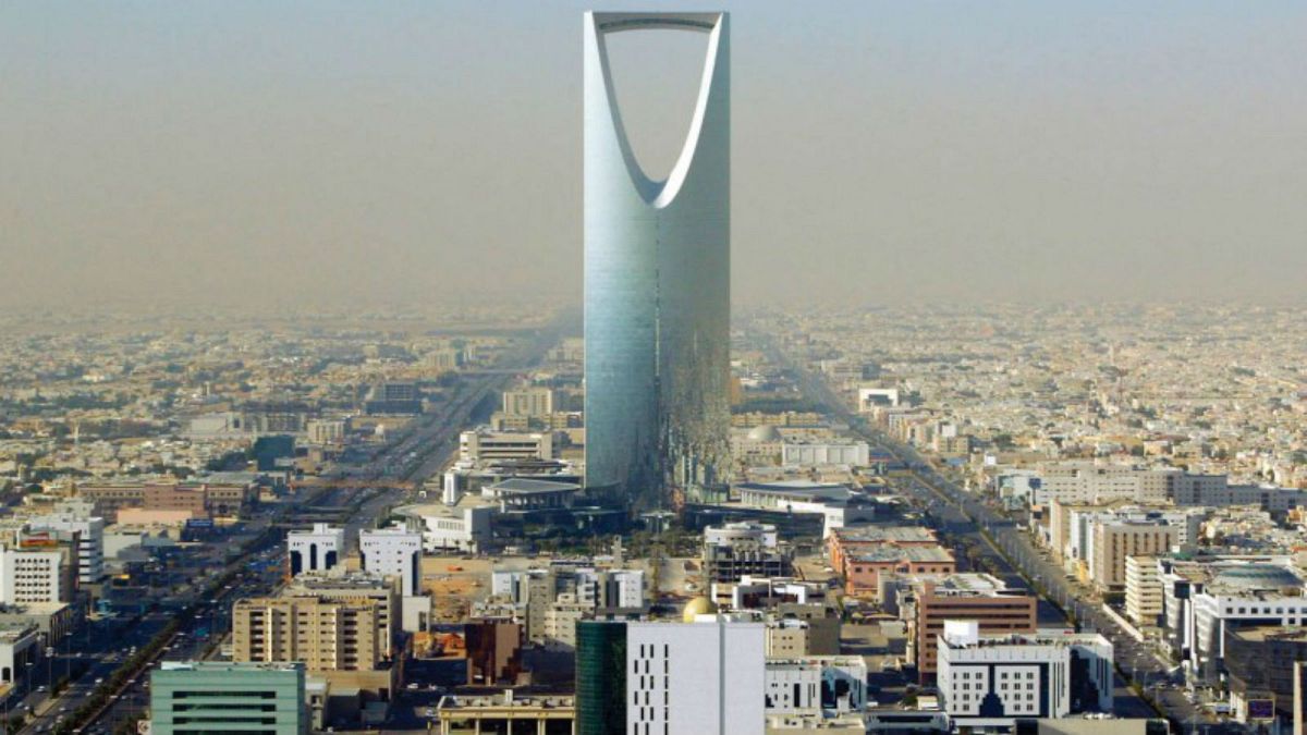 هيومن رايتس ووتش تطالب السعودية بالكشف عن مكان الشاعر نواف الرشيد