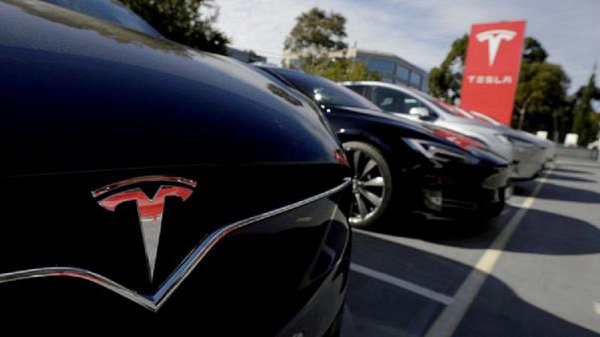 Tesla taglia il 9% dei dipendenti