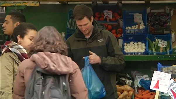 UK: Cala la sterlina per i dati sull'inflazione più bassa del previsto UK: Cala la sterlina per i dati sull'inflazione più bassa del previsto