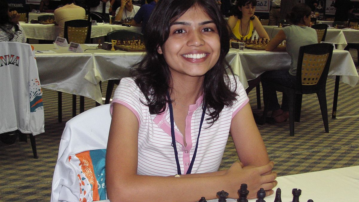 Hindu satranç şampiyonu başörtüsü nedeniyle İran'daki turnuvadan çekildi