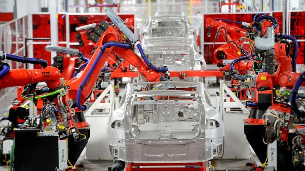 Tesla frena el gasto y acelera los despidos Tesla frena el gasto y acelera los despidos