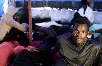 Το euronews ταξιδεύει μαζί με τους μετανάστες του Aquarius